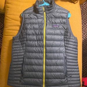 Patagonia women’s puffer vest- blue